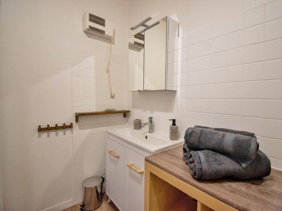 Joli T2 Lumineux Avec Balcon Et Wifi - Proche Cv Apartment เอ็ก-ซอง-โพรวองซ์ ภายนอก รูปภาพ